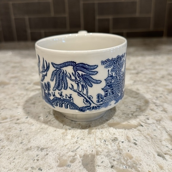 VINTAGE 1900’s~BLUE WILLOW~CHINOISERIE~3 CUPS & 4 SAUCERS~CHURCHILL ENGLAND~G23 - Picture 6 of 13